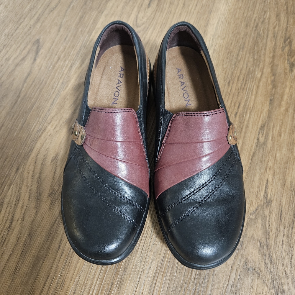 Aravon Women's Black and Dark Red Slip-Ons